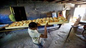اتحاد المخابز يطالب برفع سعر قطعة الخبز لـ ( 5 ) جنيهات