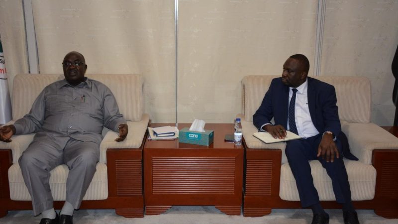 وزير الطاقة يبحث قضايا الامداد بولاية غرب دارفور