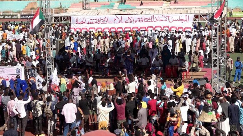 والي غرب دارفور يشهد ختام فعاليات المهرجان الثقافي لتعزيز السلام
