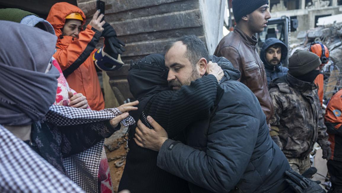 زلازل تركيا وسورية: أكثر من 11 ألف قتيل وفرق الإنقاذ تسابق الزمن
