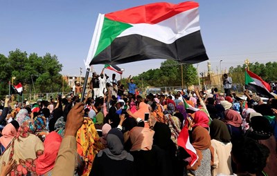 جريدة بريطانية : هل يصل الصراع العسكري في السودان إلى المواجهة؟
