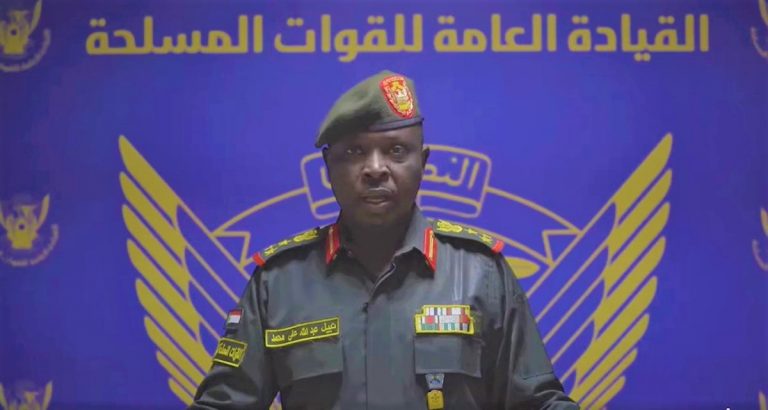 الجيش السوداني ينفي سيطرة “الدعم السريع” على القيادة العامة والقصر الرئاسي