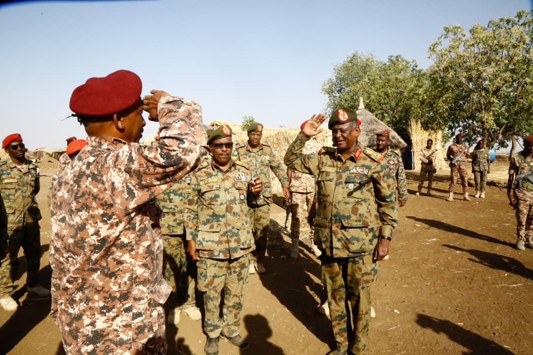 ياسر العطا يشيدبدور القوات المسلحة المرابطة على حدودالسودان الشرقية