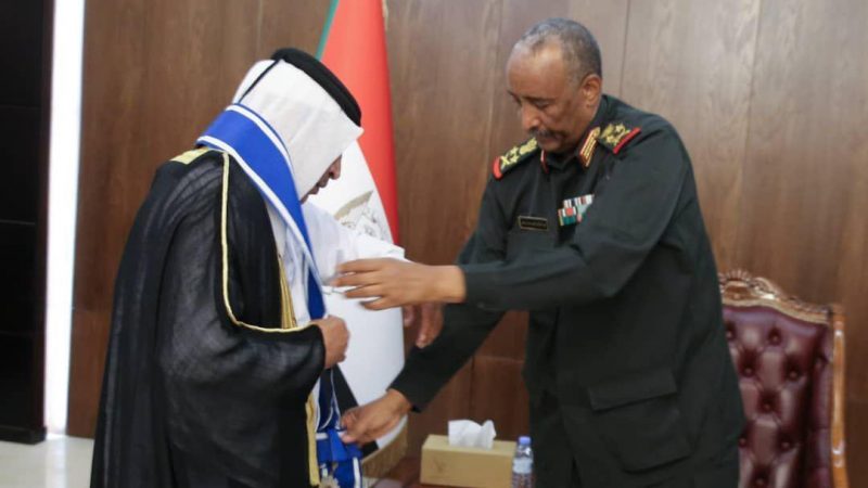 جريدة بريطانية : السودان… جنرال على مفترق طرق