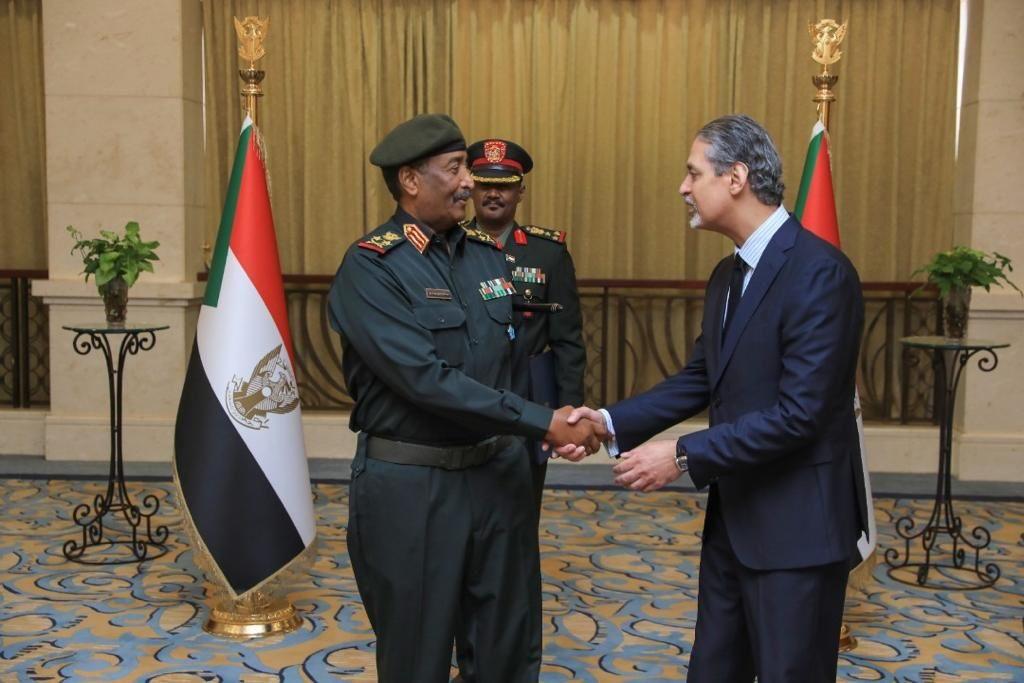 البرهان يؤكد الحرص على تعزيز علاقات التعاون مع مصر