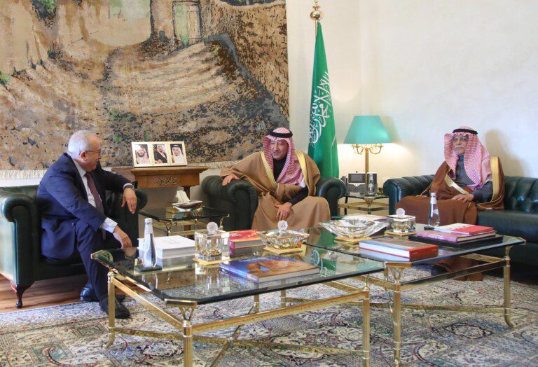العمامرة يبحث مع مسؤولين سعوديين الأوضاع في السودان