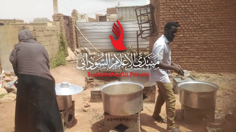 «التكايا» موروث قديم يتجدد لسد رمق الجوعى في حرب السودان