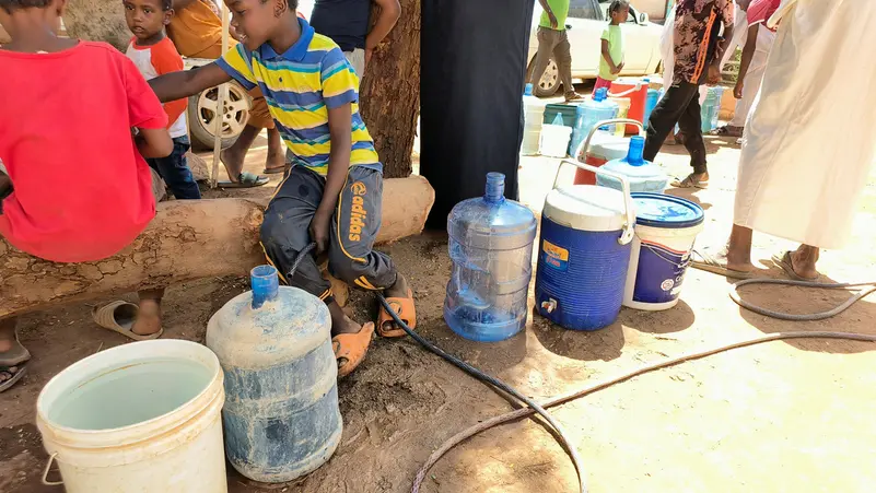 مواطنون يلجأون للشُرب من آبار مُلوثة بشرق النيل