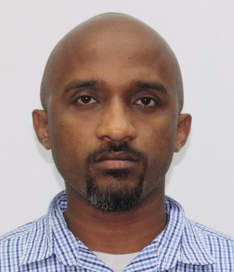 المواطن البسيط أذكى من النخب .. الصمت وعيًا، والعزلة موقفًا